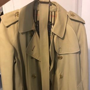 Burberry women’s vintage trench coat